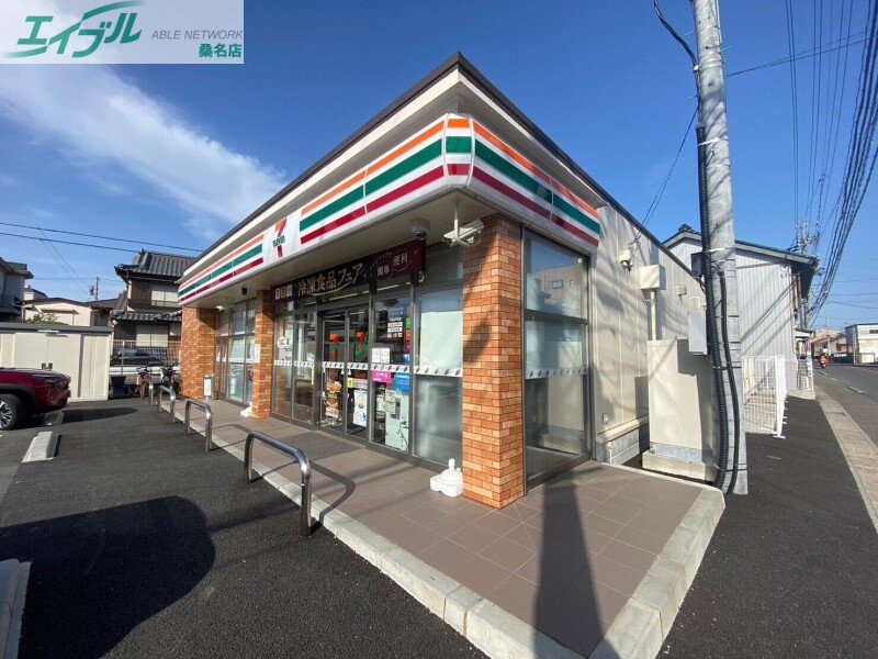 コンビニ　セブンイレブン桑名外堀店（コンビニ）まで215m