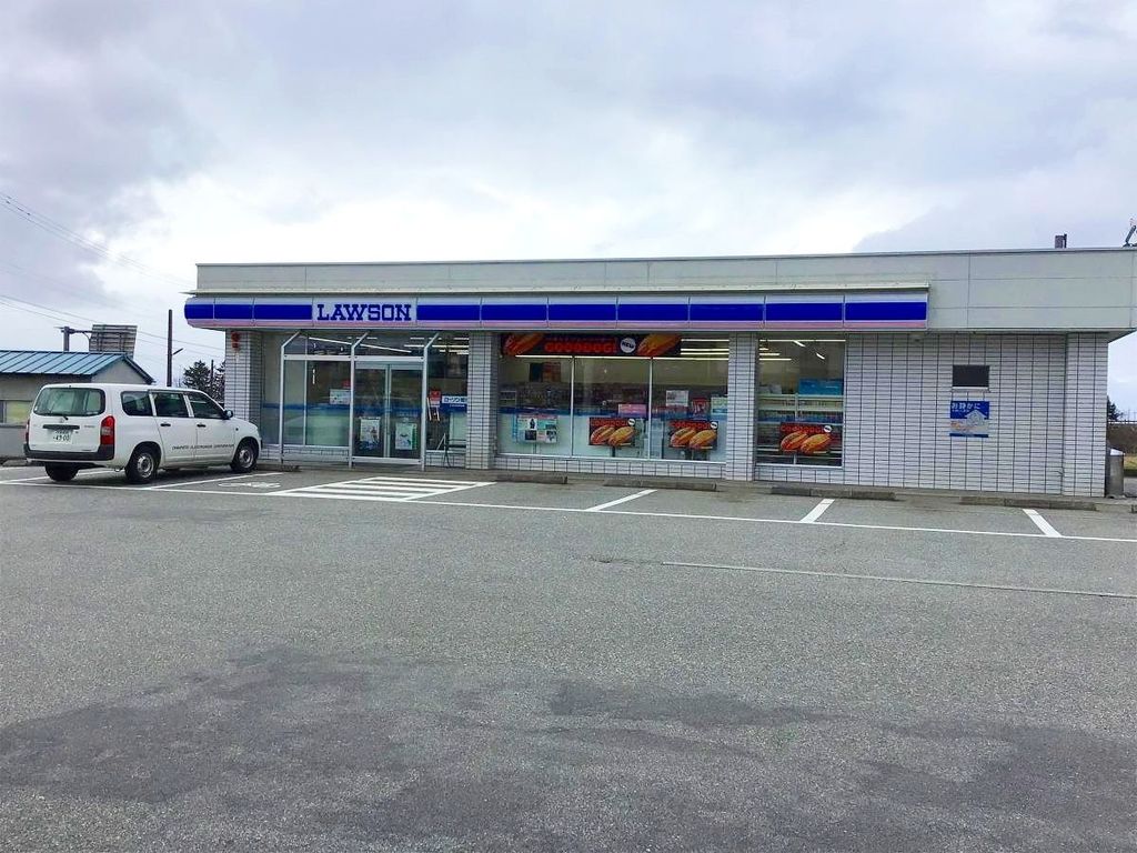 コンビニ　ローソン/滑川IC東店（コンビニ）まで240m