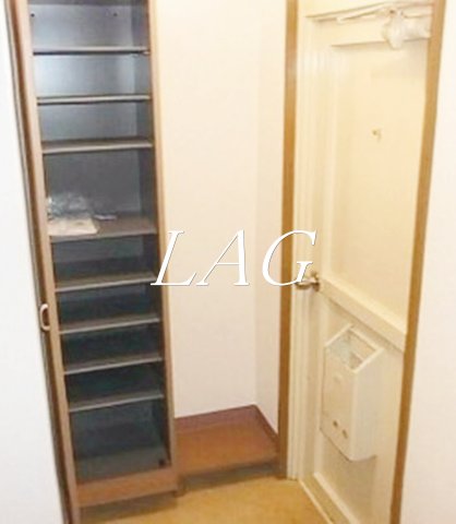 玄関　玄関(同仕様)です。