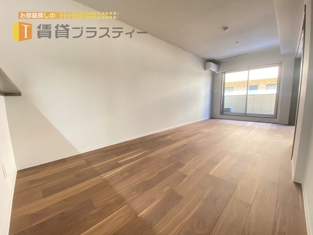 居室・リビング　広いリビングで家具の配置もしやすいですね。