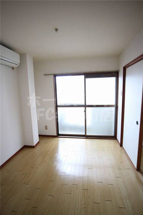 居室・リビング　ゆったり過ごせる居間です