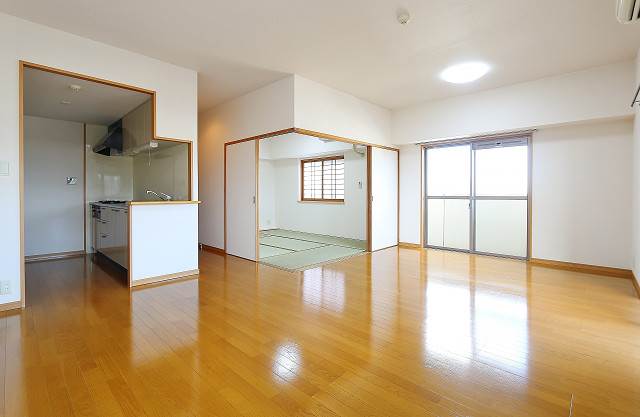 居室・リビング　家具の配置がしやすいリビングですね