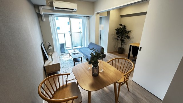 居室・リビング　使い勝手のよい間取りです（モデルルームの為実際の床色が異なり