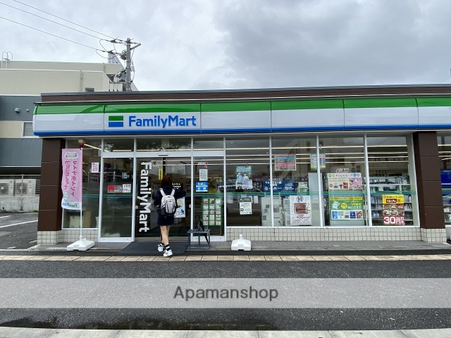コンビニ　ファミリーマート（コンビニ）まで271m