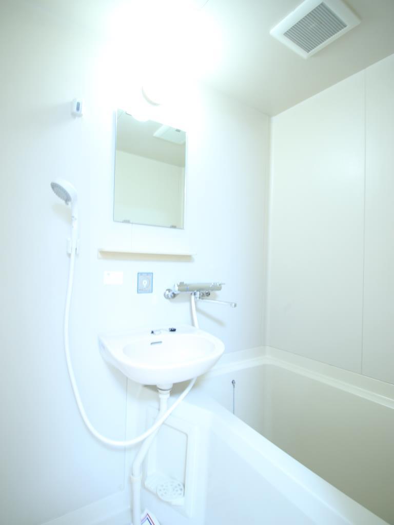 バス・シャワールーム　他の部屋の写真です。室内は現況を優先します。