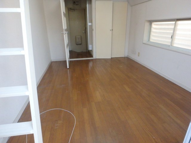 居室・リビング　※別部屋の参考写真です。出窓なし