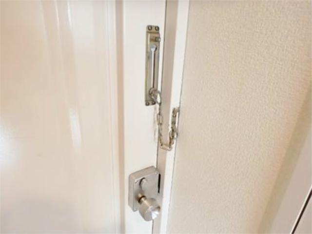 セキュリティ　チェーンロック付き