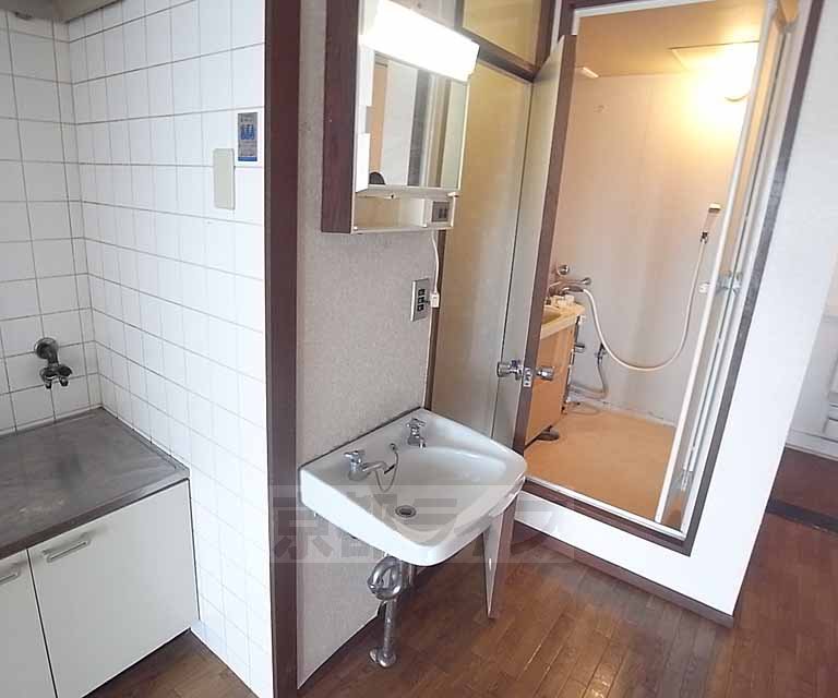 洗面設備　洗面台付きです。