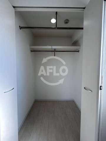収納　フランディル・オーラ江坂　クローゼット