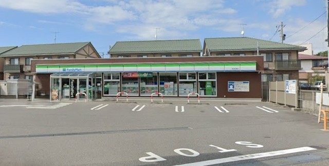 コンビニ　ファミリーマート新潟松園店（コンビニ）まで390m