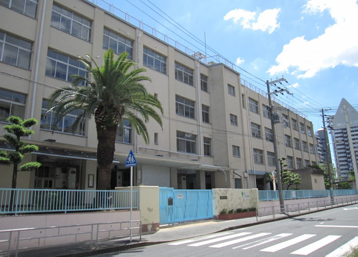 小学校　池島小学校（小学校）まで372m