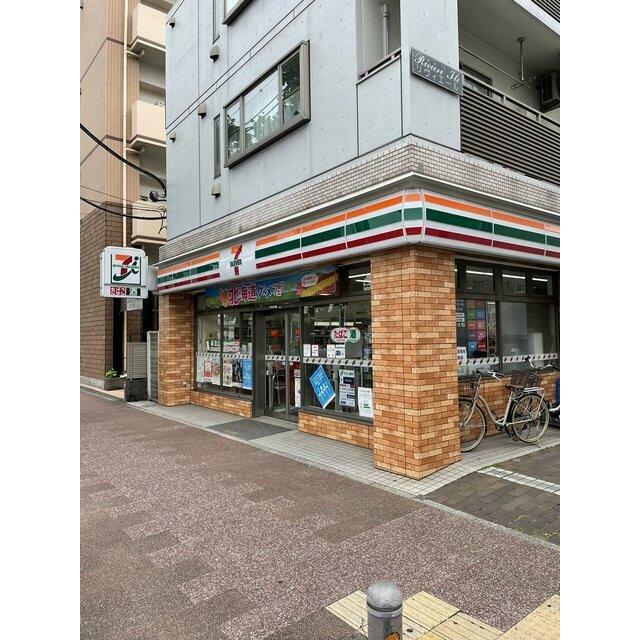 コンビニ　セブンイレブン横浜神奈川2丁目店（コンビニ）まで296m