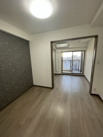 居室・リビング　同じ物件の別の部屋の画像です 間取り図を参照してください