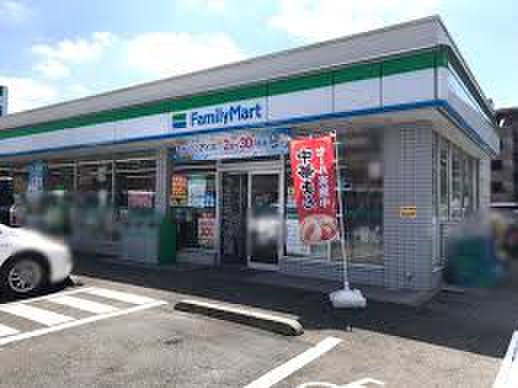 コンビニ　ファミリーマート新石川246店（コンビニ）まで362m