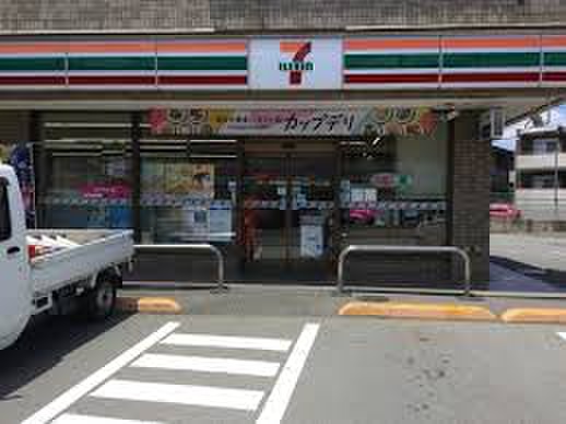 コンビニ　セブンイレブン横浜新石川店（コンビニ）まで407m