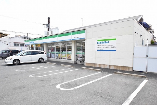コンビニ　ファミリーマート　東大阪衣摺（コンビニ）まで492m