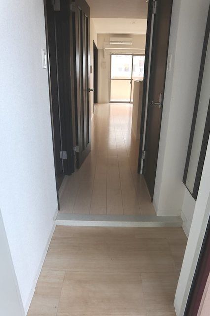 玄関　現状優先です