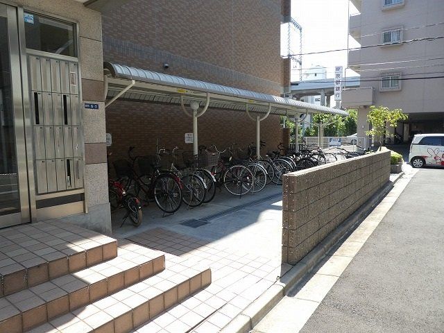 その他共有部分　屋根付の駐輪場です。