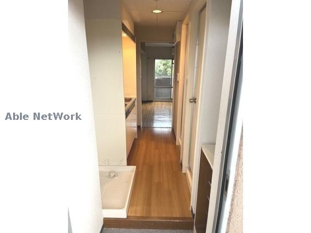 玄関　※同物件別部屋の写真です。