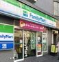 コンビニ　ファミリーマート 代沢五丁目店（コンビニ）まで281m