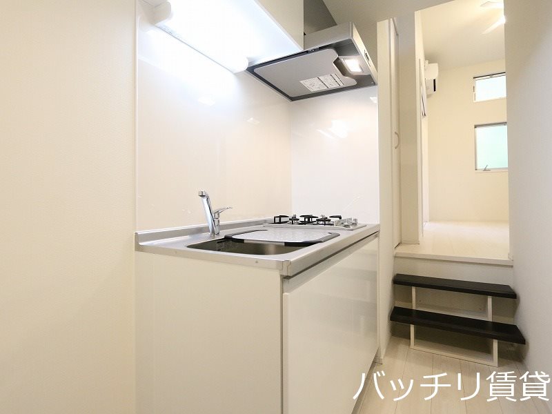 キッチン　別号室タイプの為、現状を優先致します。