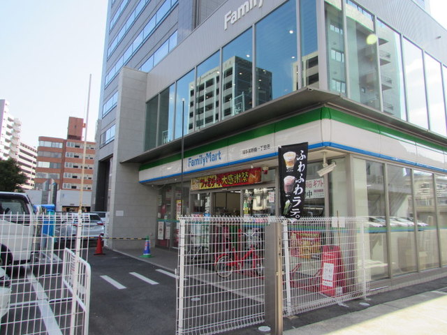コンビニ　ファミリーマート（コンビニ）まで600m