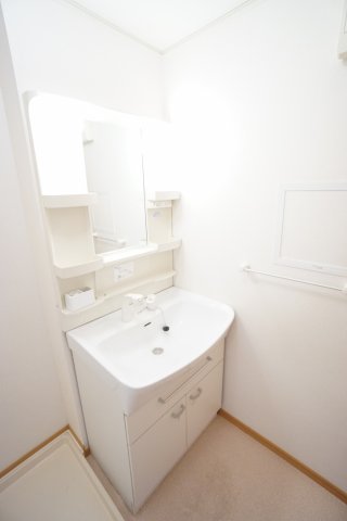 洗面設備　※同物件、反転タイプの写真です。