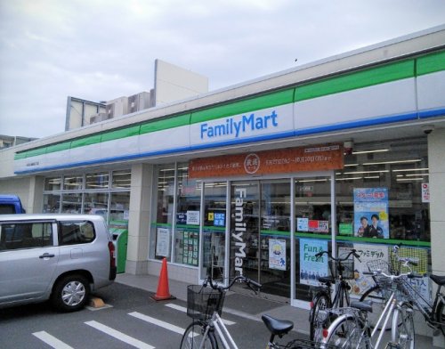 コンビニ　ファミリーマート 三度屋大森東四丁目店（コンビニ）まで359m