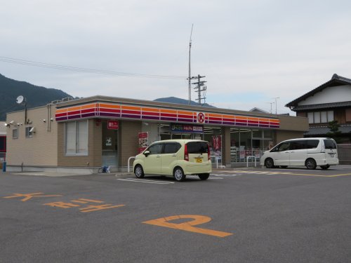 コンビニ　ファミリーマート唐崎一丁目店（コンビニ）まで350m