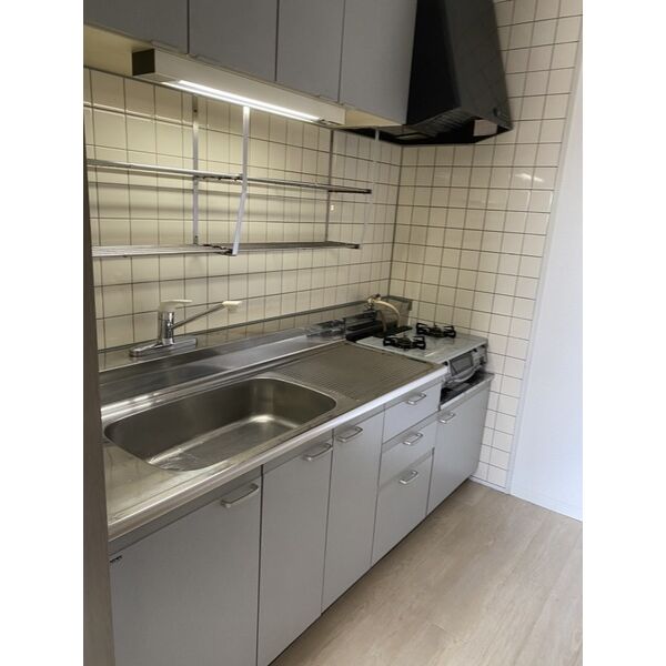 キッチン　※写真は同じマンションの違う部屋のものになります。