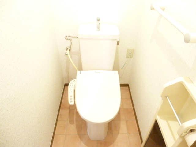 トイレ　温水洗浄暖房便座仕様です
