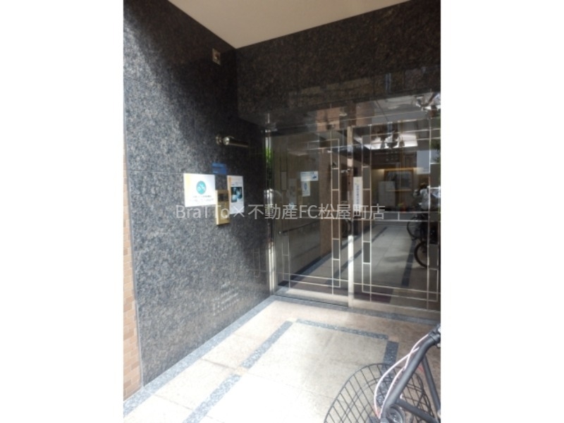 エントランス　マンション共用部分（オートロック付き）