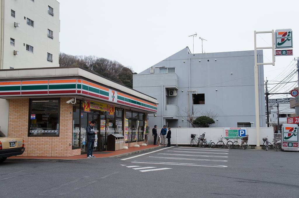 コンビニ　セブンイレブン 横浜日吉本町3丁目店（コンビニ）まで307m