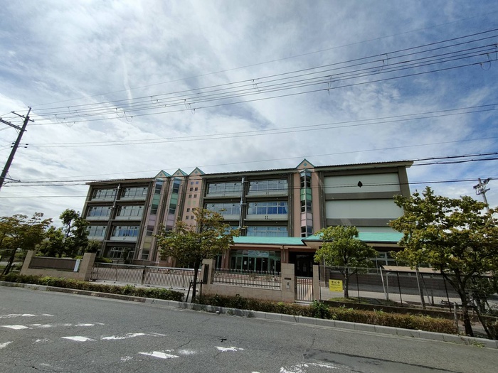 小学校　栗東市立大宝東小学校（小学校）まで400m