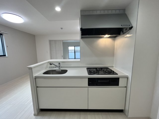 キッチン　写真は同マンションの他のお部屋のものです