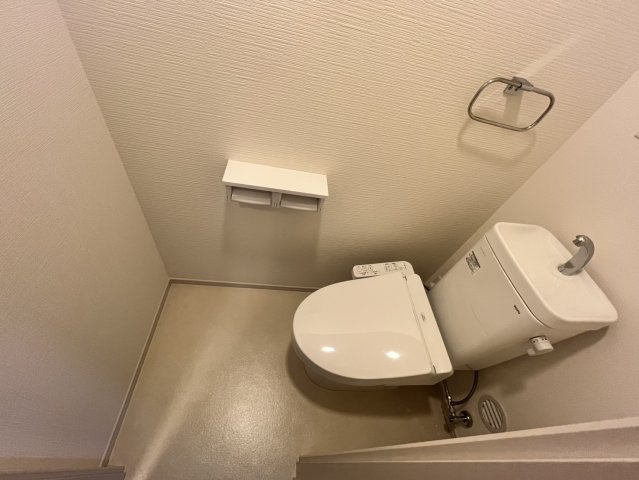 トイレ　写真は同マンションの他のお部屋のものです