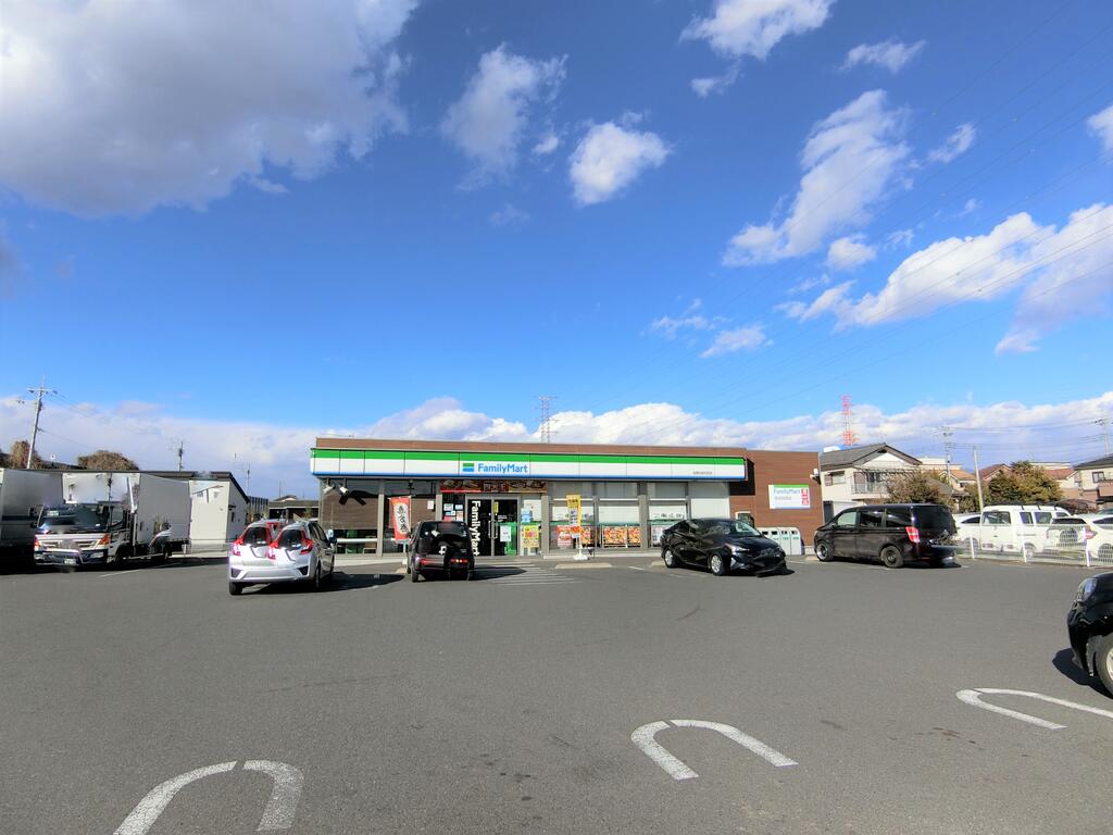 コンビニ　ファミリーマート前橋元総社町店（コンビニ）まで702m
