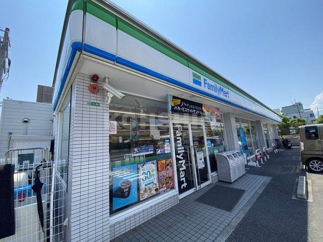 コンビニ　ファミリーマート（コンビニ）まで317m