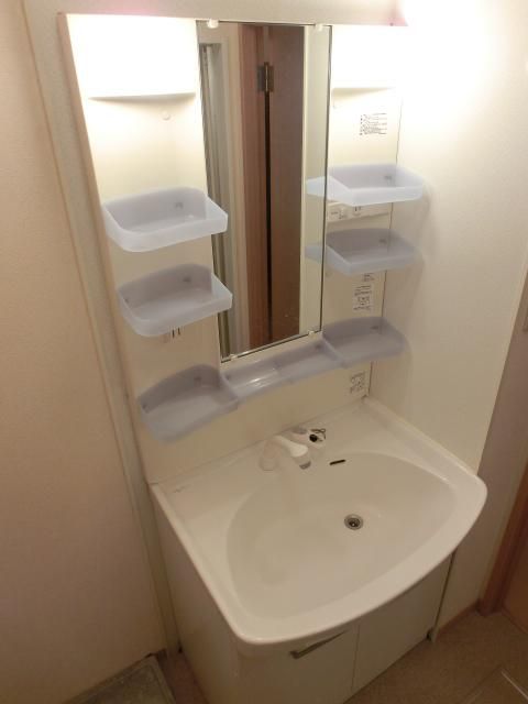 洗面設備　掃除にも便利なシャンプードレッサー