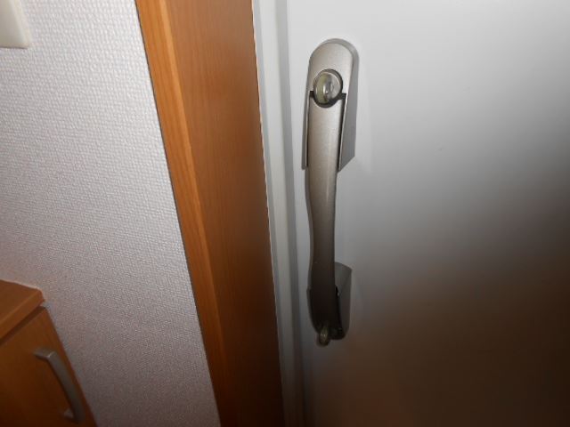 玄関　玄関の鍵はダブルロックです。