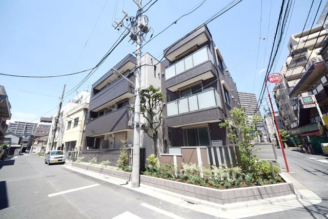 建物外観　駅徒歩3分にある重量鉄骨造のマンションです