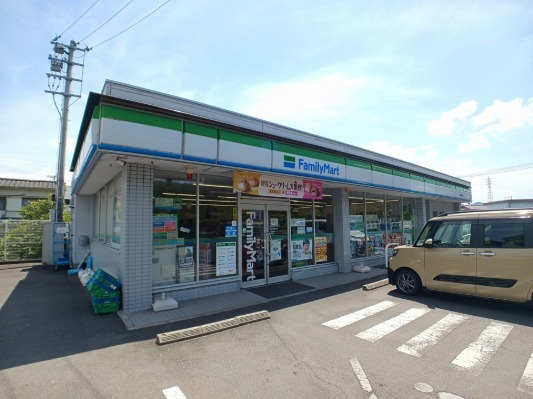 コンビニ　ファミリーマート西春日店さん（コンビニ）まで450m