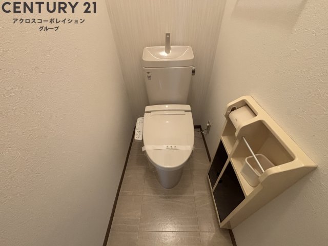 トイレ　シンプルで掃除のしやすいトイレです♪