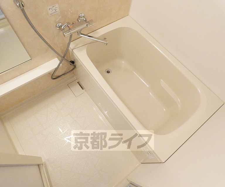 バス・シャワールーム　ゆっくりくつろげるお風呂です。