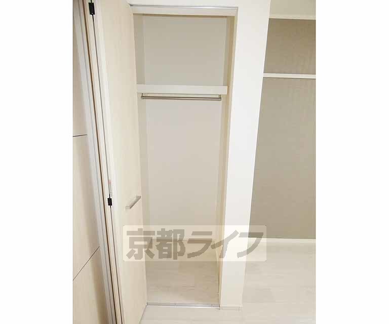 収納　奥行きのあるクローゼットです。
