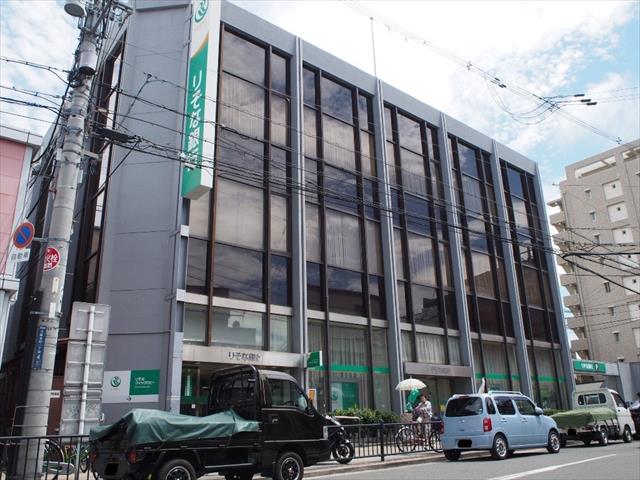 銀行　りそな銀行 小阪支店（銀行）まで54m