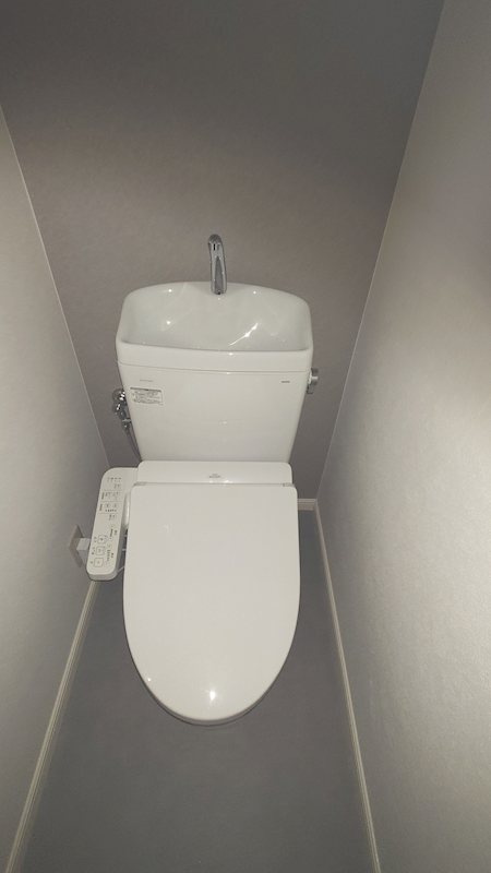 ＪＲ総武線 小岩駅 徒歩7分 2階建 築34年のトイレ写真