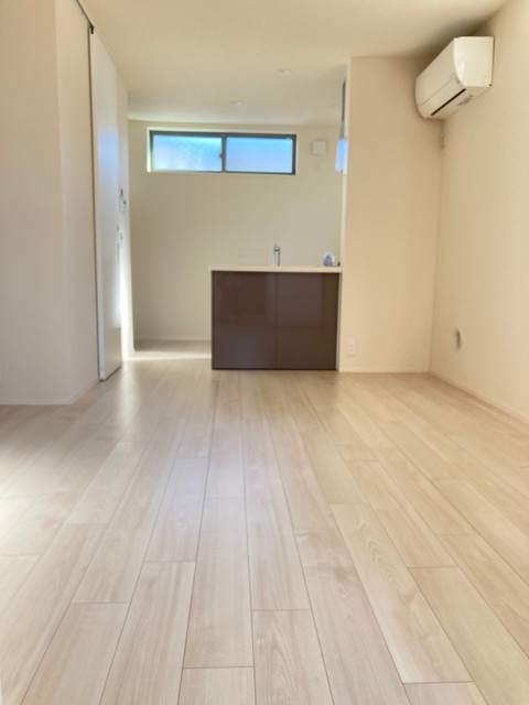 居室・リビング　★明るいフローリングの角部屋です★