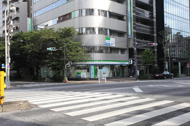 コンビニ　ファミリーマート 日本橋茅場町店（コンビニ）まで220m
