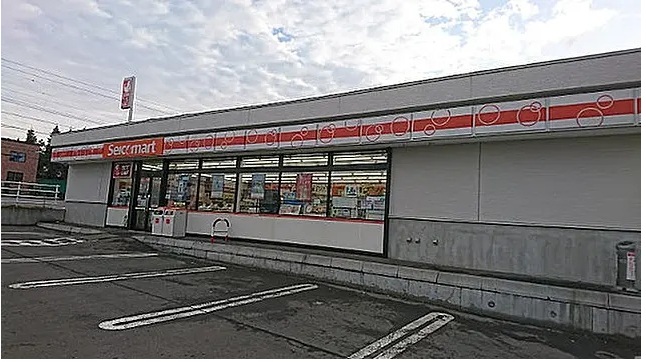 コンビニ　セイコーマート西岡中前店（コンビニ）まで569m